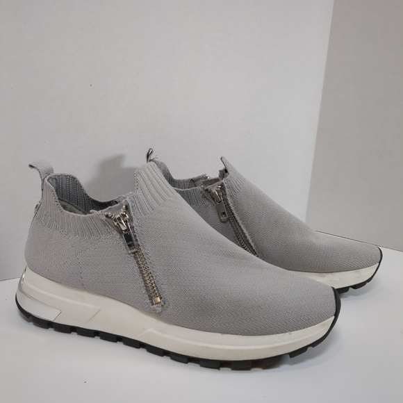 Steve Madden Omah gray knit slip on side zip shoes, size 6.5 - Picture 2 of 13